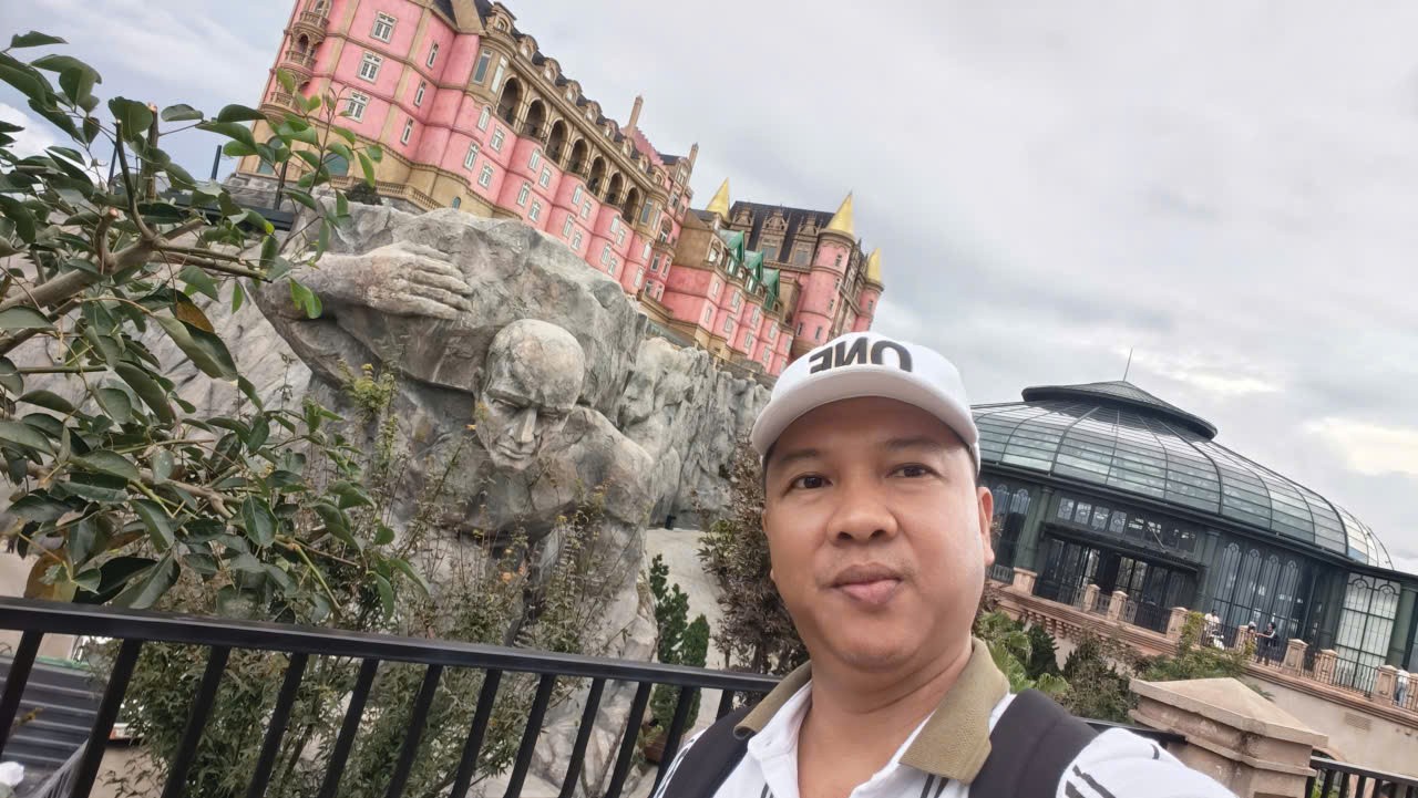 Viet Nguyen at Lunar Castle, Ba Na Hills