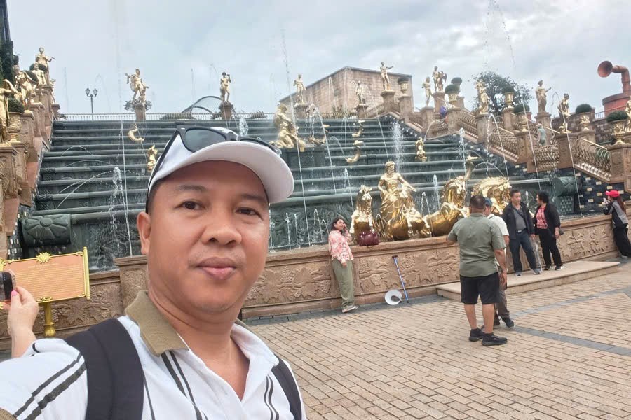 Viet Nguyen at Helios Fountain in Ba Na Hills