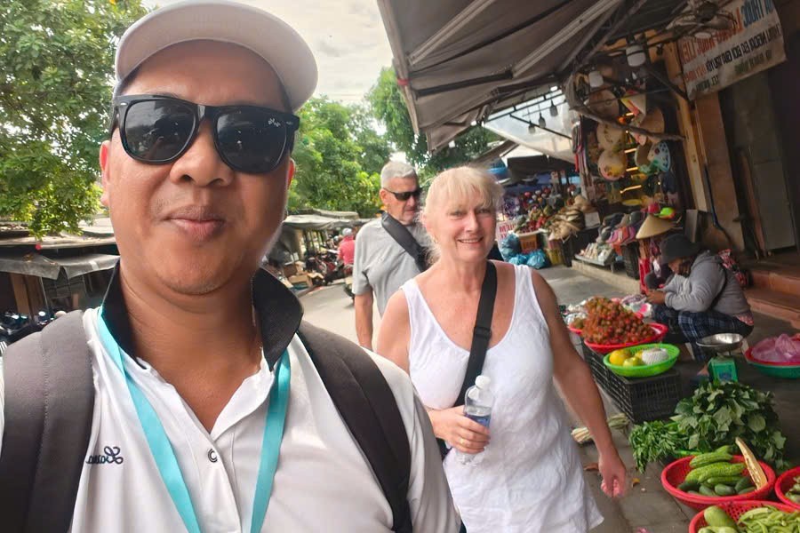 Viet Nguyen with guests during a Hoi An Ancient Town walking tour