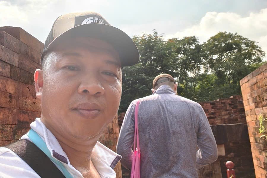 local guide leading a private My Son Sanctuary tour